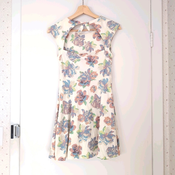 💖2/$15💖 Aritzia Talula Palmetto Fit and Flare Skater Mini Dress - Picture 2 of 8